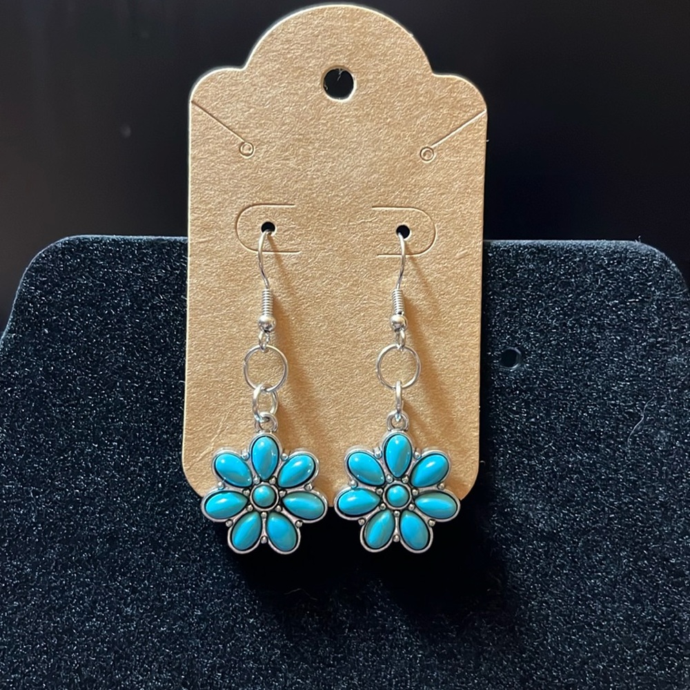 Blue‎ stone daisies earrings